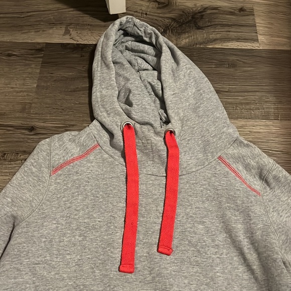 2/15 Women’s size medium Roxy hoodie - Picture 2 of 6